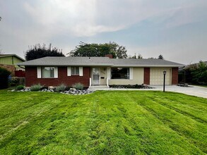 4306 Avalanche Ave in Yakima, WA - Building Photo - Building Photo