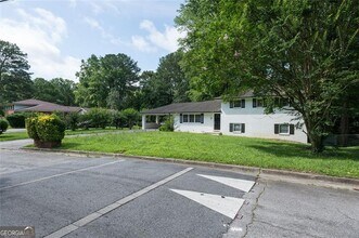 1025 Hilburn Dr SE in Atlanta, GA - Building Photo - Building Photo