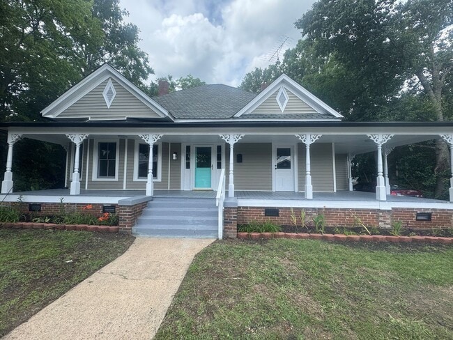 property at 206 Lee St