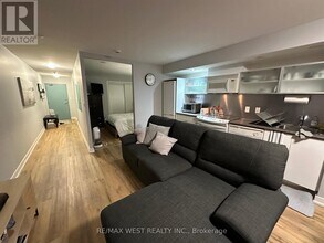 705-4k Spadina Ave. in Toronto, ON - Building Photo - Building Photo