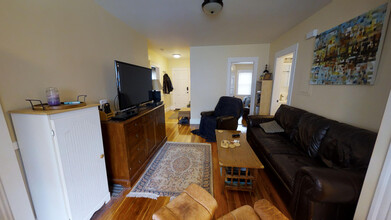 332 Beacon St, Unit 1 in Somerville, MA - Building Photo - Building Photo