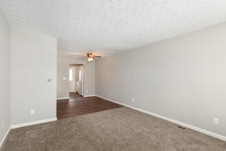 Maple Run in Miamisburg, OH - Building Photo - Interior Photo