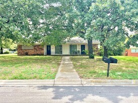 2620 Denison St in Denton, TX - Building Photo