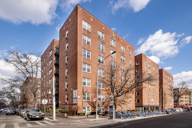 King Apartments in Elmhurst, NY - Building Photo - Building Photo