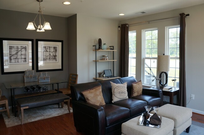 151 Kyle Dr, Unit 151 in Tinton Falls, NJ - Foto de edificio - Building Photo