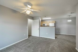 Fieldstone Apartments in Maize, KS - Foto de edificio - Interior Photo
