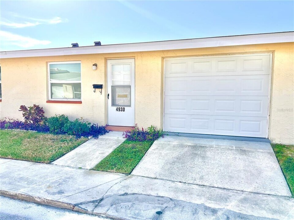 4930 Elkner St in New Port Richey, FL - Building Photo