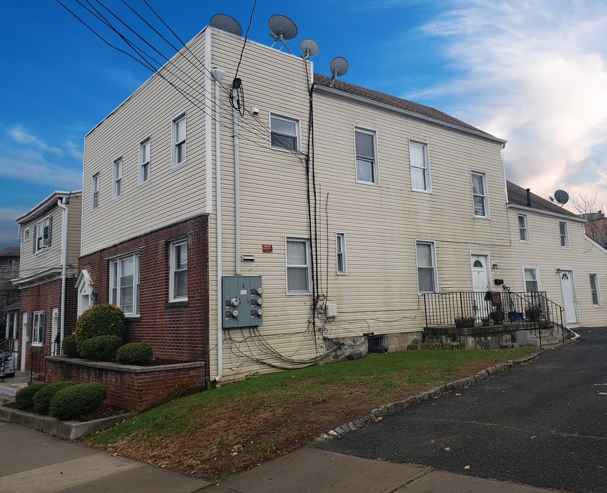 115 Hamilton St in Bound Brook, NJ - Foto de edificio