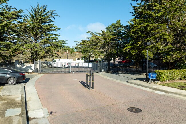 Westborough Court in South San Francisco, CA - Building Photo - Building Photo