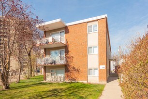 10924 82nd St NW in Edmonton, AB - Building Photo