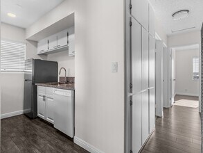 1168 E 10th St in Long Beach, CA - Building Photo - Building Photo