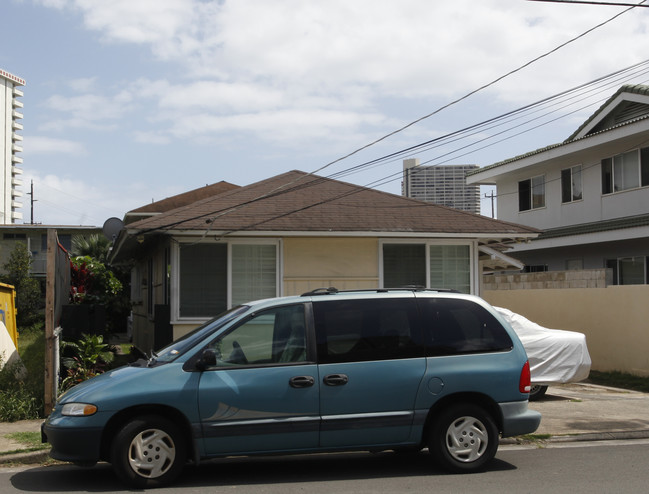 813 Paani St in Honolulu, HI - Building Photo - Building Photo