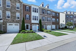 4905 Forest Pines Dr in Upper Marlboro, MD - Building Photo