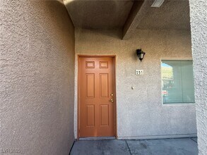 7701 W Robindale Rd in Las Vegas, NV - Building Photo - Building Photo
