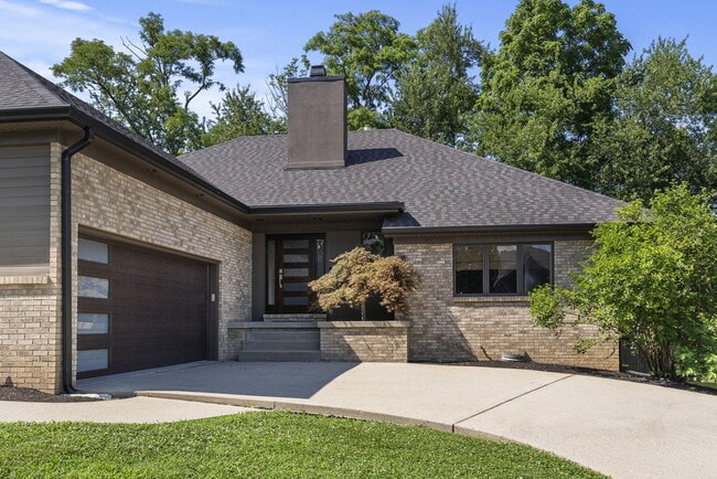 property at 1233 Sherborne Pl