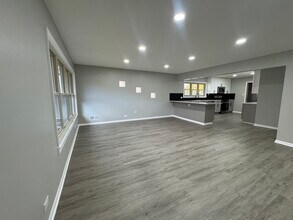 5651 W 97th St in Oak Lawn, IL - Building Photo - Building Photo