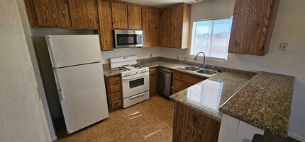 1332 N El Prado St in Ridgecrest, CA - Building Photo - Building Photo