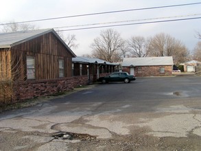 1311 NW Cache Rd in Lawton, OK - Building Photo - Building Photo