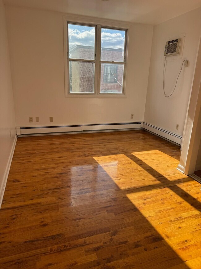 318 6th St in Union City, NJ - Building Photo - Building Photo