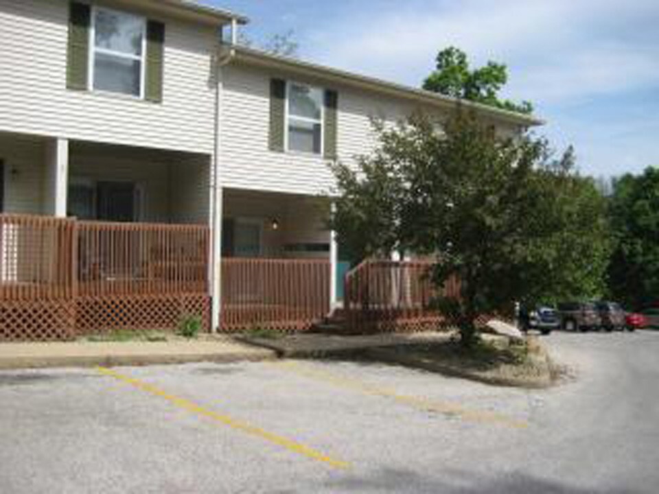 Pine Grove in Bloomington, IN - Foto de edificio