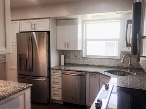 22 Colonial Club Dr-Unit -301 in Boynton Beach, FL - Foto de edificio - Building Photo