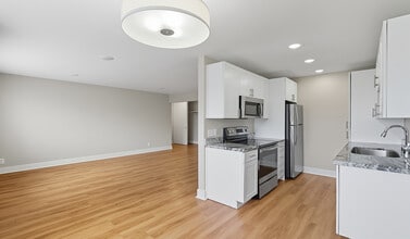 Pacifica Park Apartments in Pacifica, CA - Building Photo - Building Photo