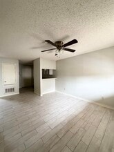 216 E Cherry Ln in Laredo, TX - Foto de edificio - Building Photo