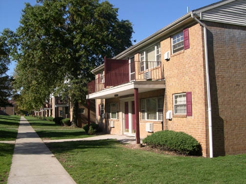 Crossroads Gardens in Woodbridge, NJ - Building Photo