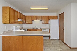 819 Francis St-Unit -103 in Faribault, MN - Building Photo - Building Photo