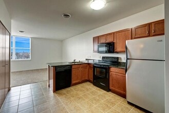 Latitude in Milwaukee, WI - Foto de edificio - Building Photo