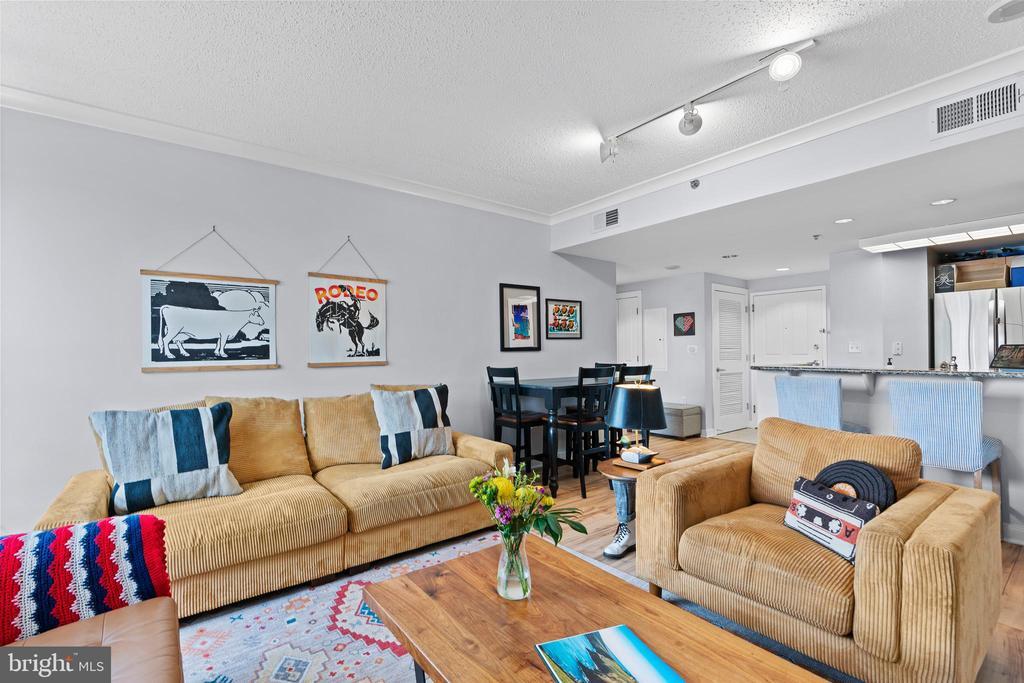 777 7th St NW in Washington, DC - Building Photo