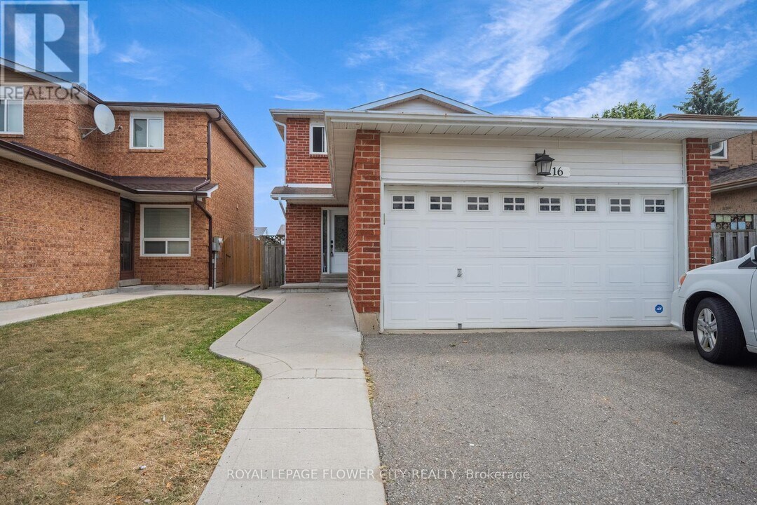 16 Ecclestone Dr in Brampton, ON - Building Photo