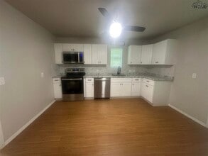 416 S Ave B in Burkburnett, TX - Building Photo - Building Photo