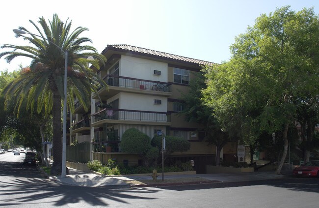 Villa Monti in Los Angeles, CA - Foto de edificio - Building Photo