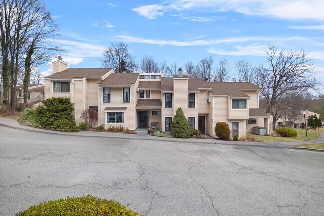 property at 7 Woodland Trail