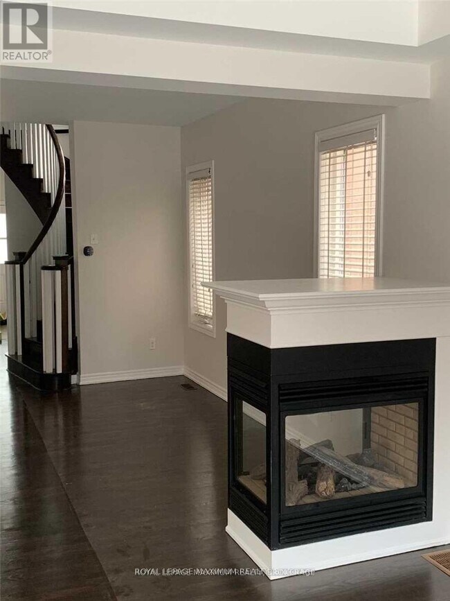 8 Tustin Rd in Brampton, ON - Building Photo - Building Photo