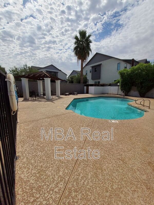 3201 N 38th St in Phoenix, AZ - Building Photo - Building Photo