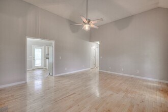 5020 Old Salem Rd in Rockvale, TN - Foto de edificio - Building Photo