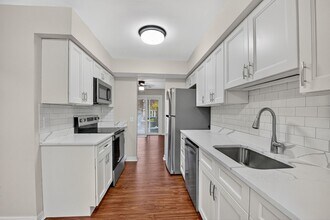 6265 Astrid Cove in Centreville, VA - Building Photo - Building Photo