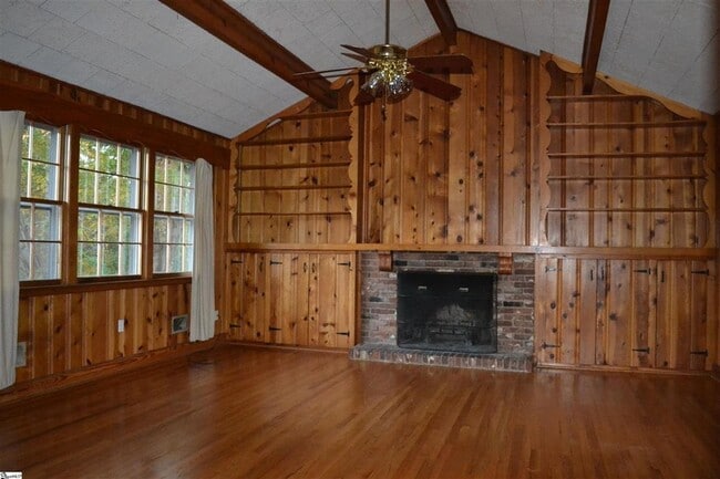 property at 40 Lanneau Dr