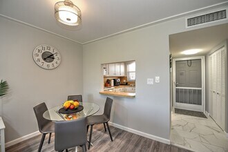 170 Turtle Lake Ct in Naples, FL - Foto de edificio - Building Photo