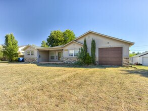 1131 S Miles Ave in El Reno, OK - Building Photo - Building Photo