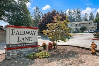 Fairway Lane Apartments in Bremerton, WA - Building Photo - Building Photo