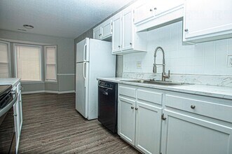 519 Darby Glen Ln in Durham, NC - Building Photo - Building Photo