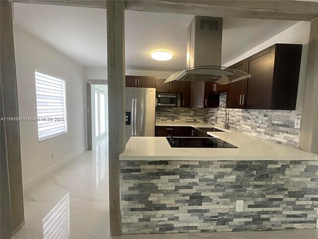 3151 NW 4th Pl-Unit -1 in Fort Lauderdale, FL - Building Photo - Building Photo