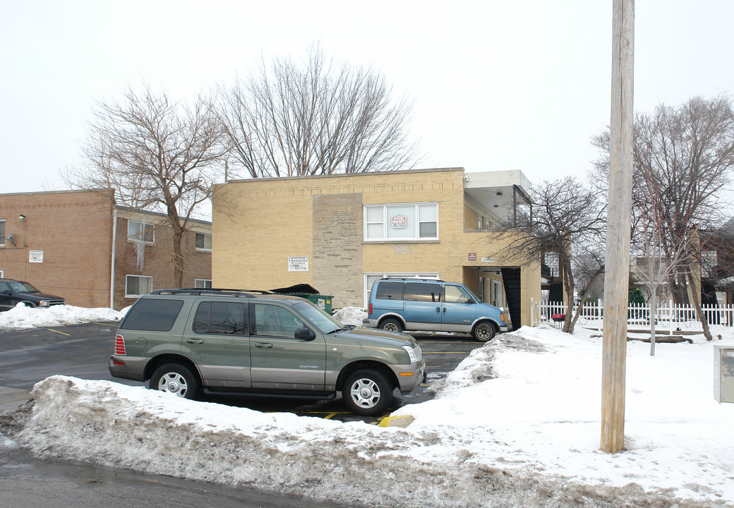 10548 Crown Rd in Franklin Park, IL - Building Photo