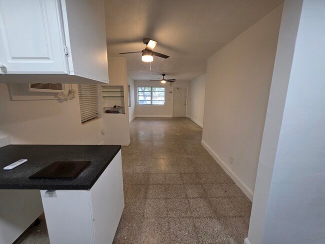304 SE 4th Ave in Hallandale Beach, FL - Building Photo - Building Photo