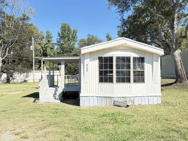 2106 Cliffwood Rd in Little Rock, AR - Building Photo - Building Photo