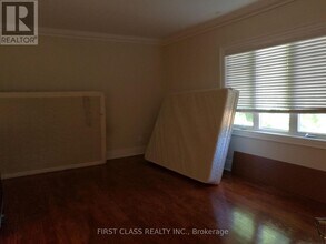 58 Paisley Blvd E in Mississauga, ON - Building Photo - Building Photo