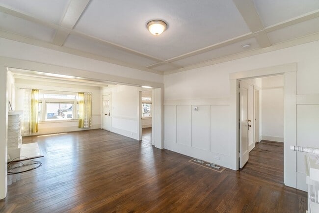 2431 Clement Ave in Alameda, CA - Building Photo - Building Photo